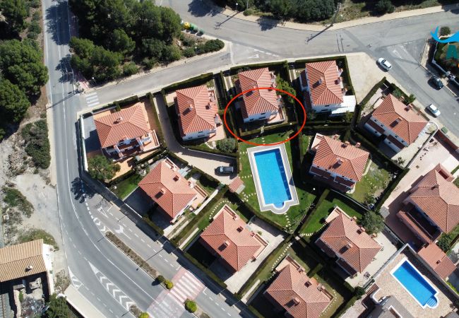 Таунхаус на Miami Playa - MASIA4 adosado con piscina comunitaria Таунхаус на Miami Playa - MASIA4 adosado con piscina comunitaria