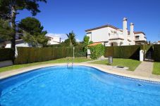 Casa adosada en Miami Playa - Pareado en Pino Alto con gran jardín y piscina